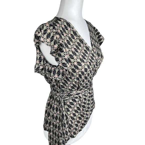 NWT Max Studio Floral Print Belted Faux Wrap Top Flutter Sleeves Blouse MSRP $78 - Picture 2 of 7